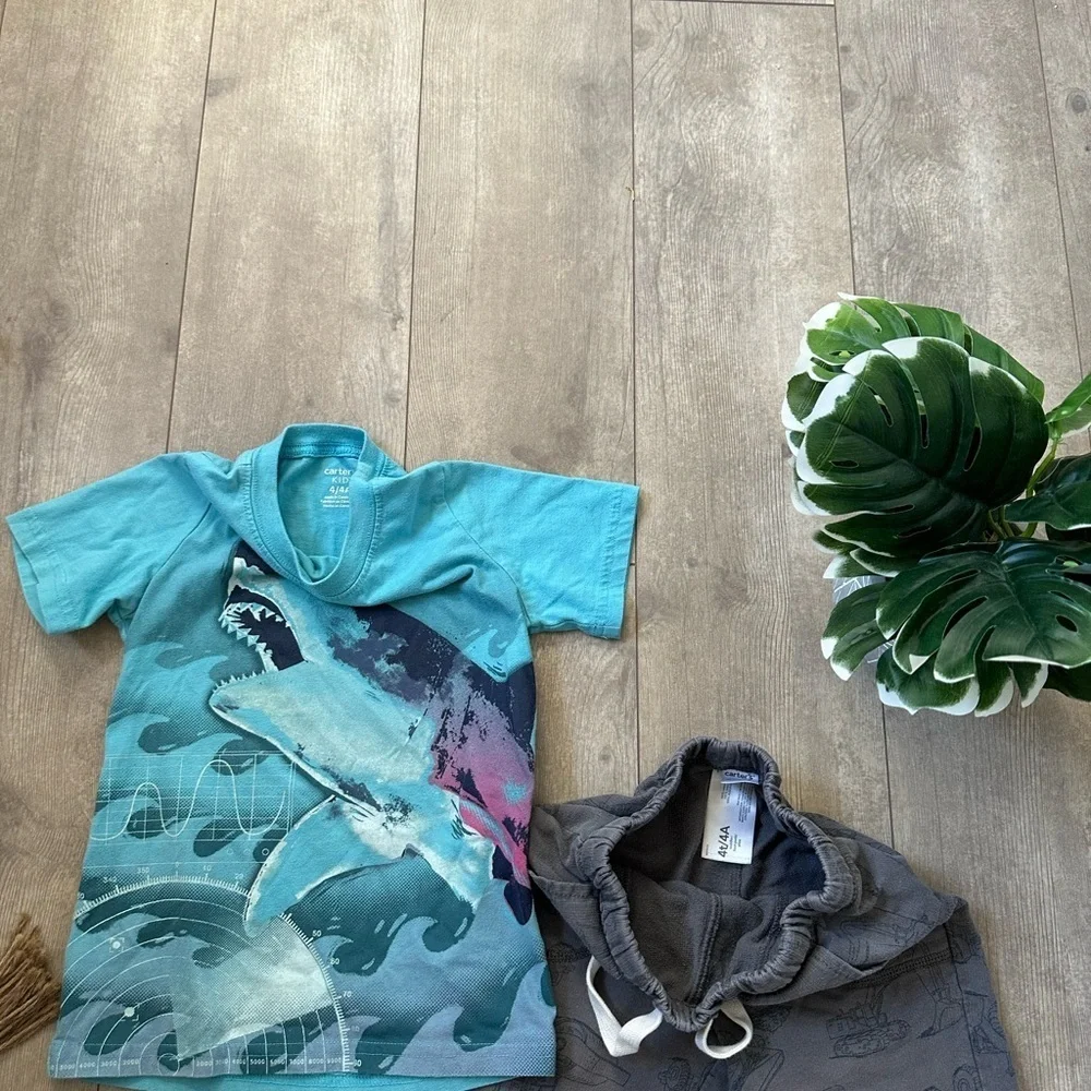 Carter’s 4T Toddler Boy Blue Shark T-Shirt & Gray Construction Sweat Shorts Set